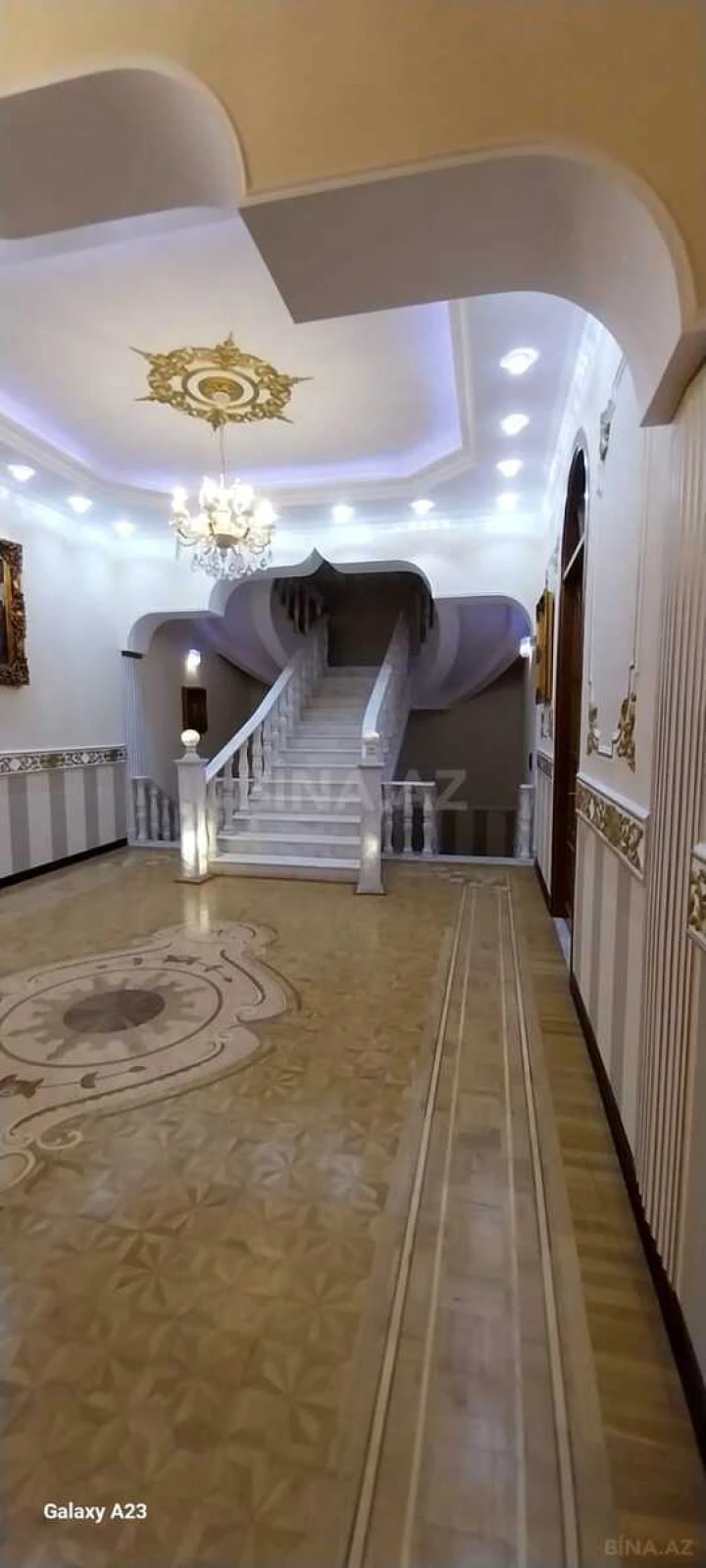 Satılır 8 otaqlı həyət evi 650 m²