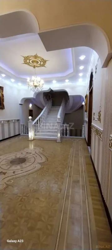 Satılır 8 otaqlı həyət evi 650 m²