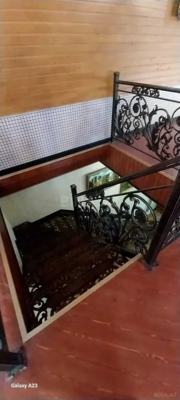 Satılır 8 otaqlı həyət evi 650 m²