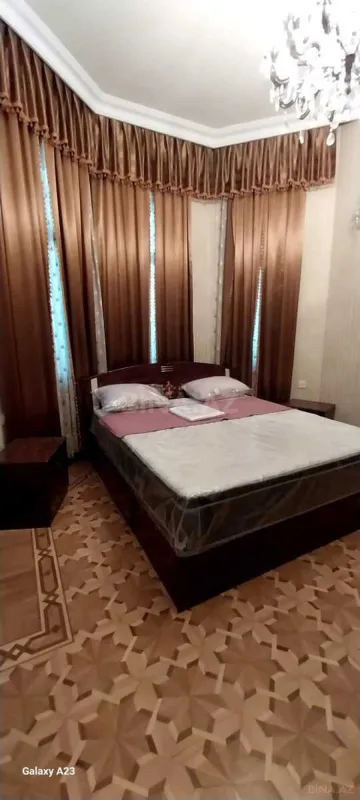 Satılır 8 otaqlı həyət evi 650 m²