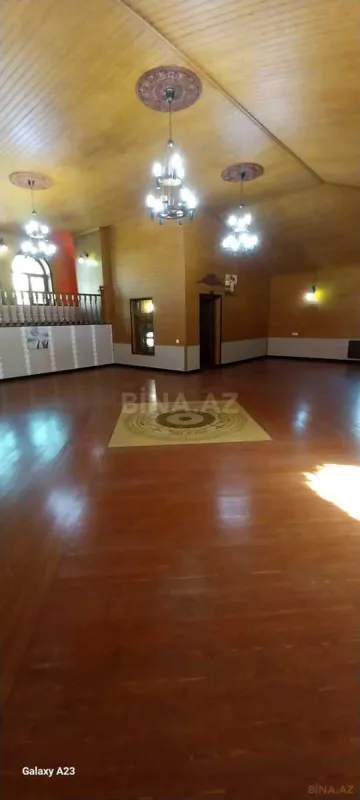 Satılır 8 otaqlı həyət evi 650 m²