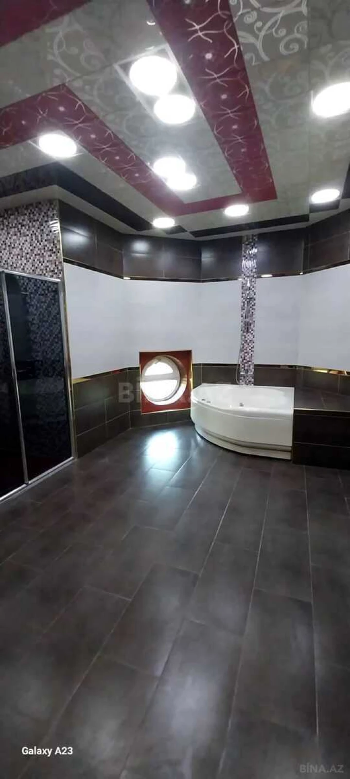 Satılır 8 otaqlı həyət evi 650 m²