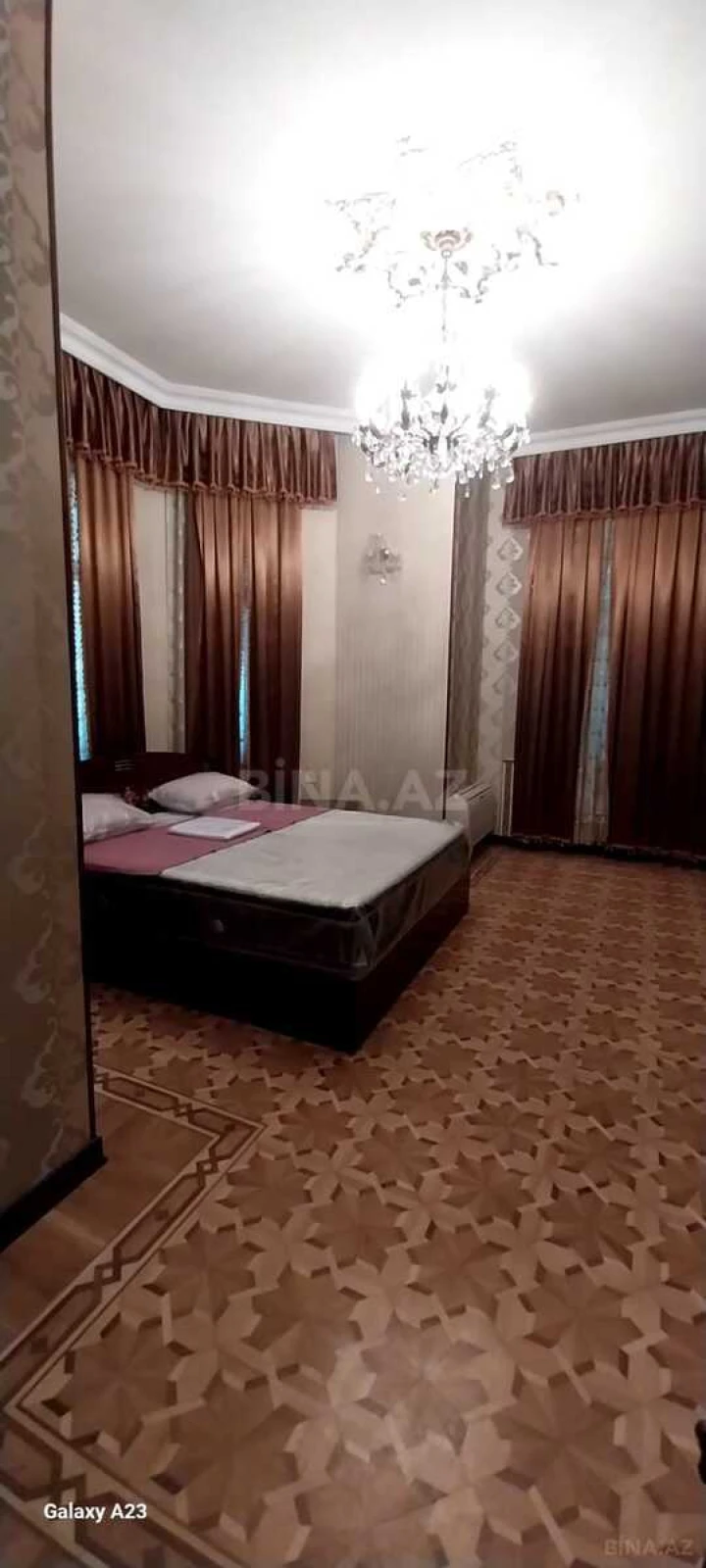 Satılır 8 otaqlı həyət evi 650 m²