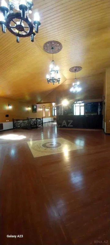 Satılır 8 otaqlı həyət evi 650 m²