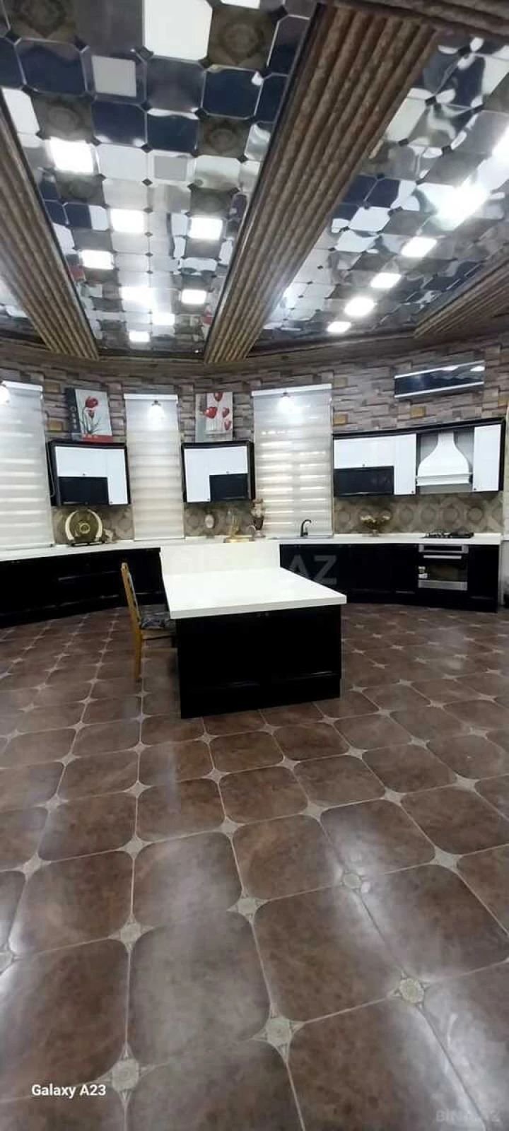 Satılır 8 otaqlı həyət evi 650 m²