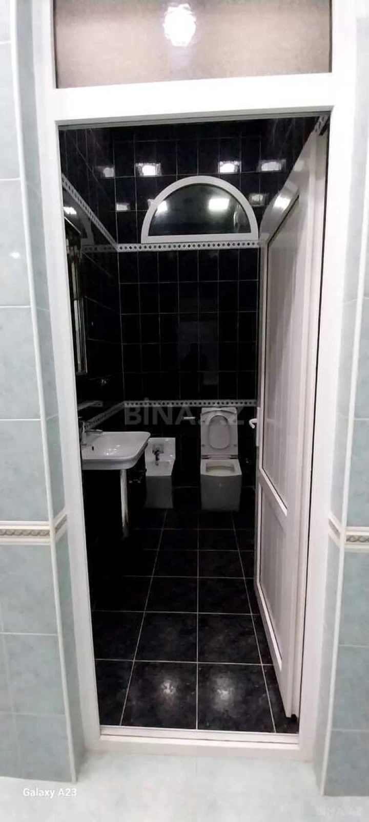 Satılır 8 otaqlı həyət evi 650 m²