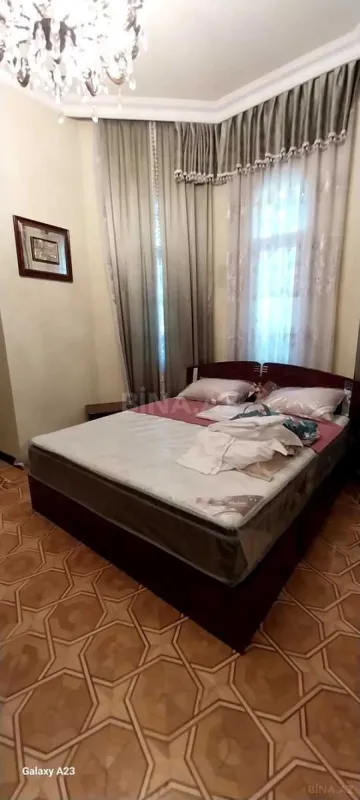 Satılır 8 otaqlı həyət evi 650 m²