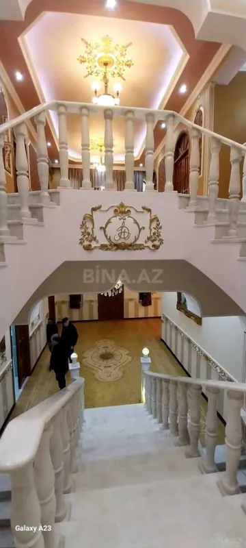 Satılır 8 otaqlı həyət evi 650 m²