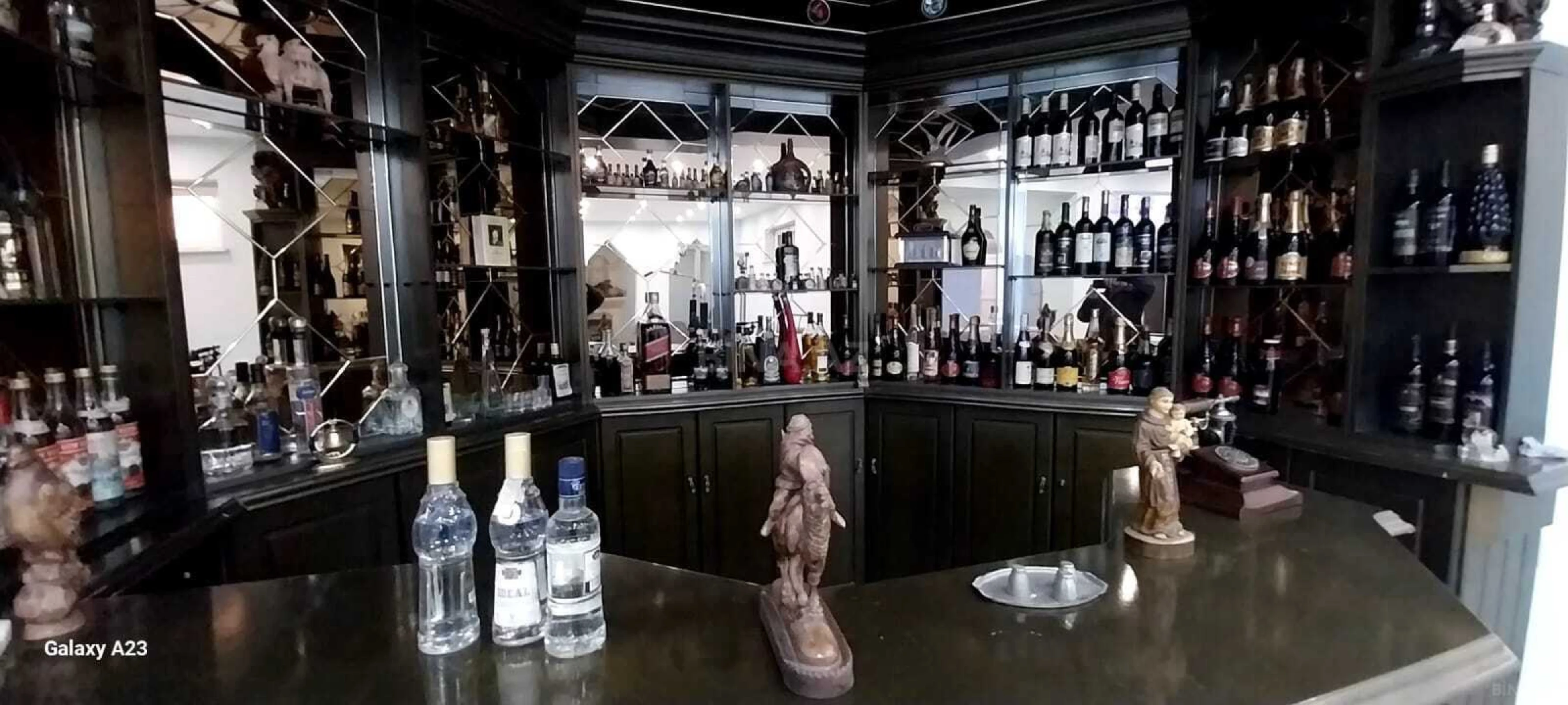 Satılır 8 otaqlı həyət evi 650 m²