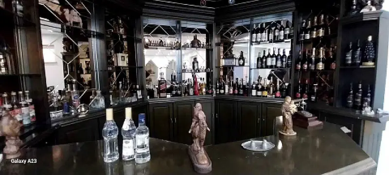 Satılır 8 otaqlı həyət evi 650 m²