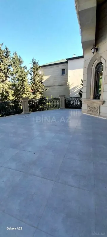 Satılır 8 otaqlı həyət evi 650 m²