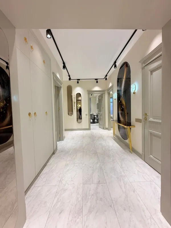 Satılır 5 otaqlı mənzil 184 m²