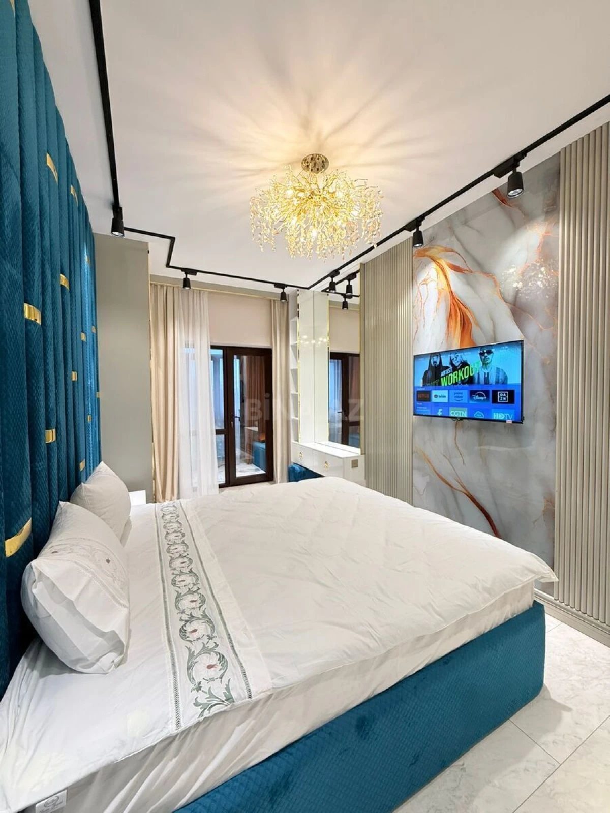 Satılır 5 otaqlı mənzil 184 m²