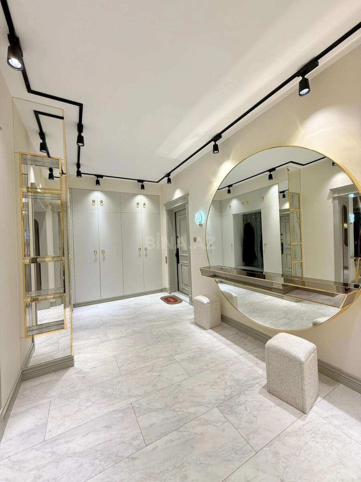 Satılır 5 otaqlı mənzil 184 m²