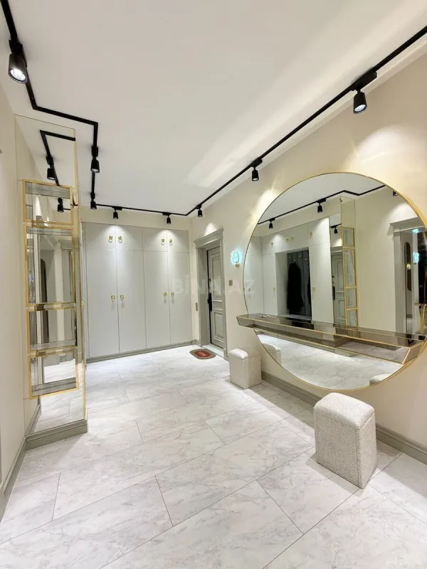 Satılır 5 otaqlı mənzil 184 m²