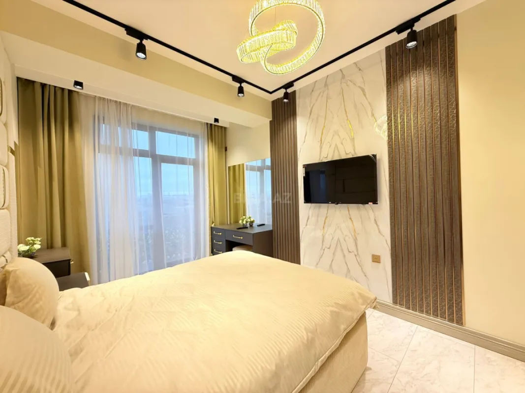 Satılır 5 otaqlı mənzil 184 m²