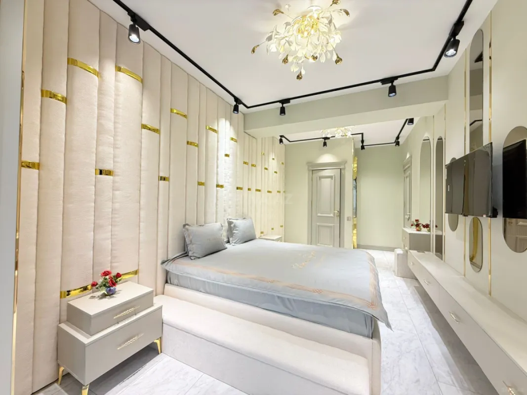 Satılır 5 otaqlı mənzil 184 m²