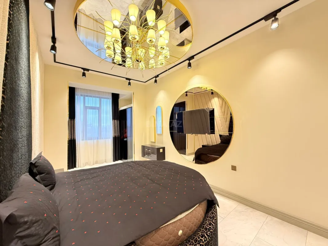 Satılır 5 otaqlı mənzil 184 m²