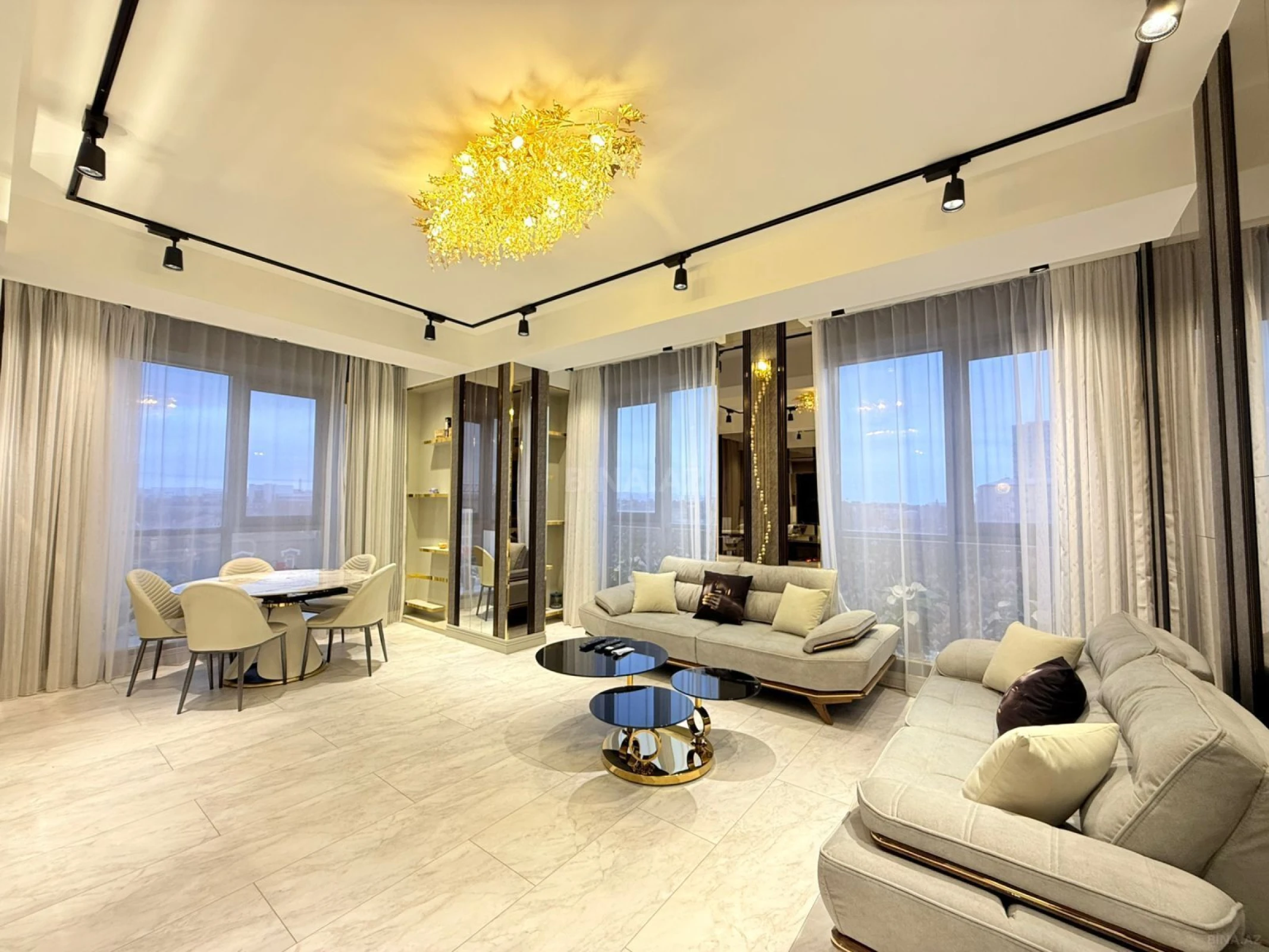 Satılır 5 otaqlı mənzil 184 m²