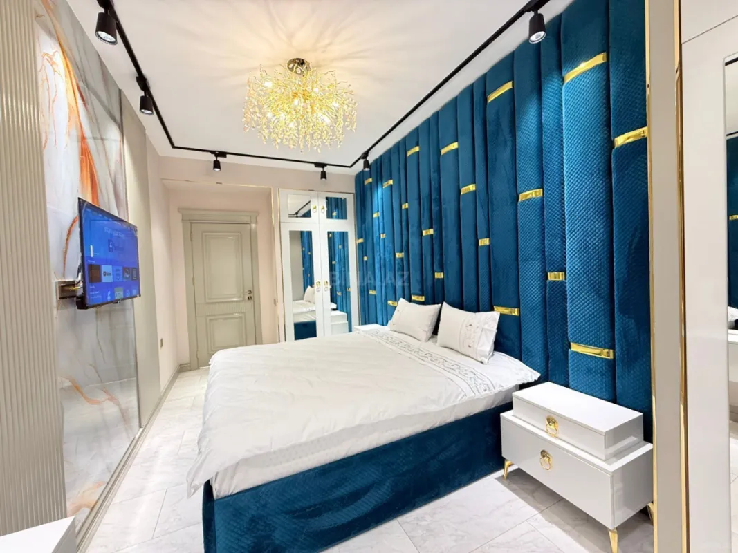 Satılır 5 otaqlı mənzil 184 m²