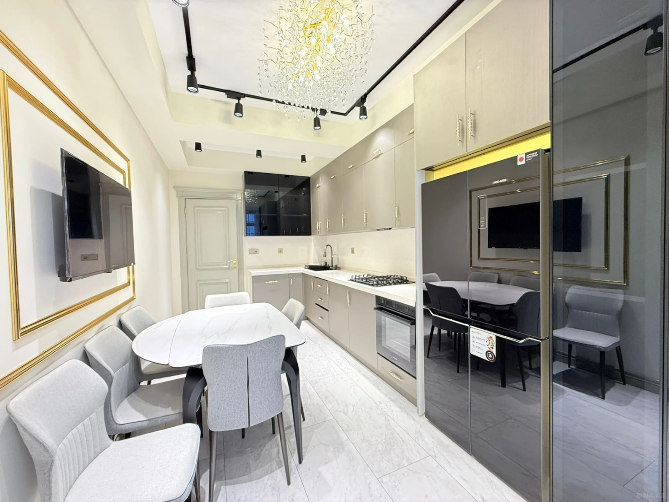 Satılır 5 otaqlı mənzil 184 m²