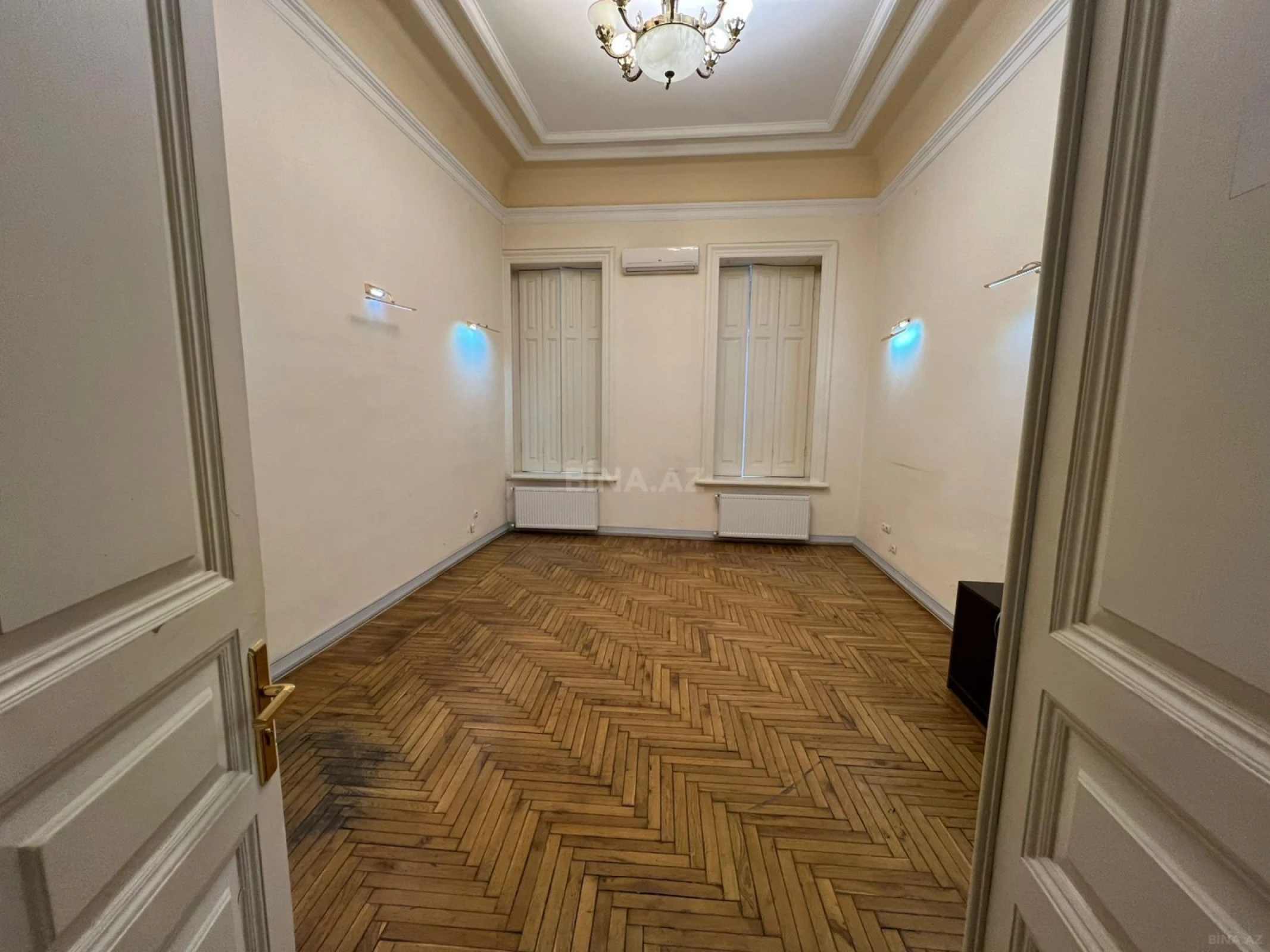 Kirayə verilir 8 otaqlı ofis 370 m²