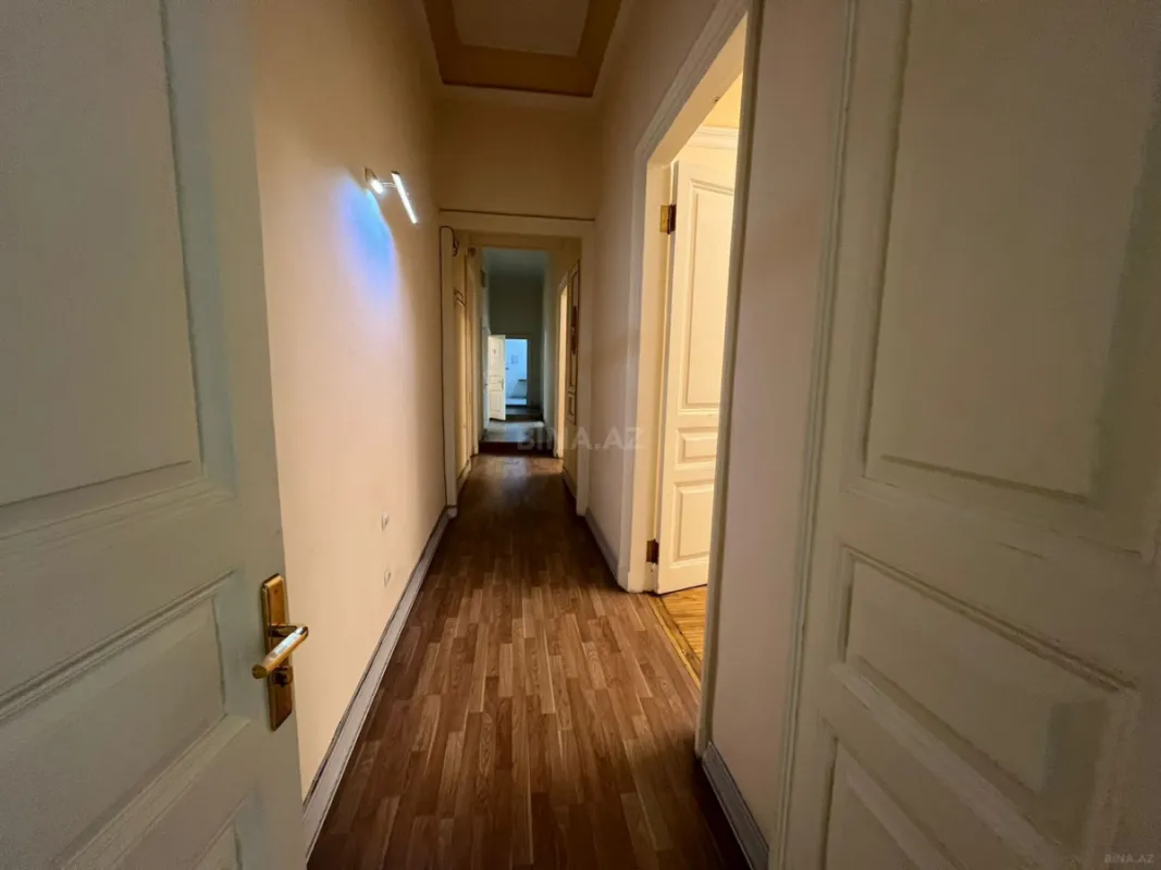 Kirayə verilir 8 otaqlı ofis 370 m²