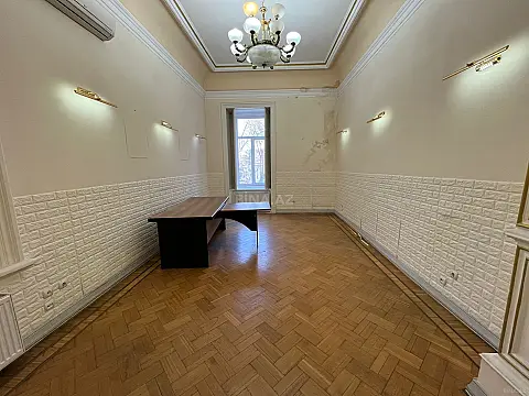 Kirayə verilir 8 otaqlı ofis 370 m²