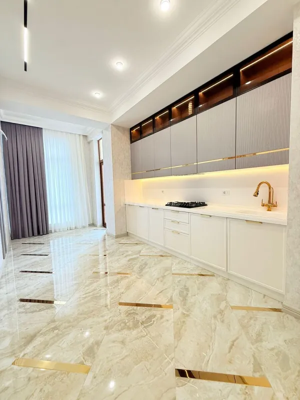 Satılır 4 otaqlı mənzil 165 m²