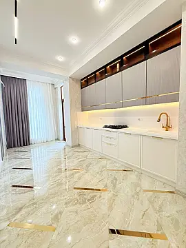 Satılır 4 otaqlı mənzil 165 m²