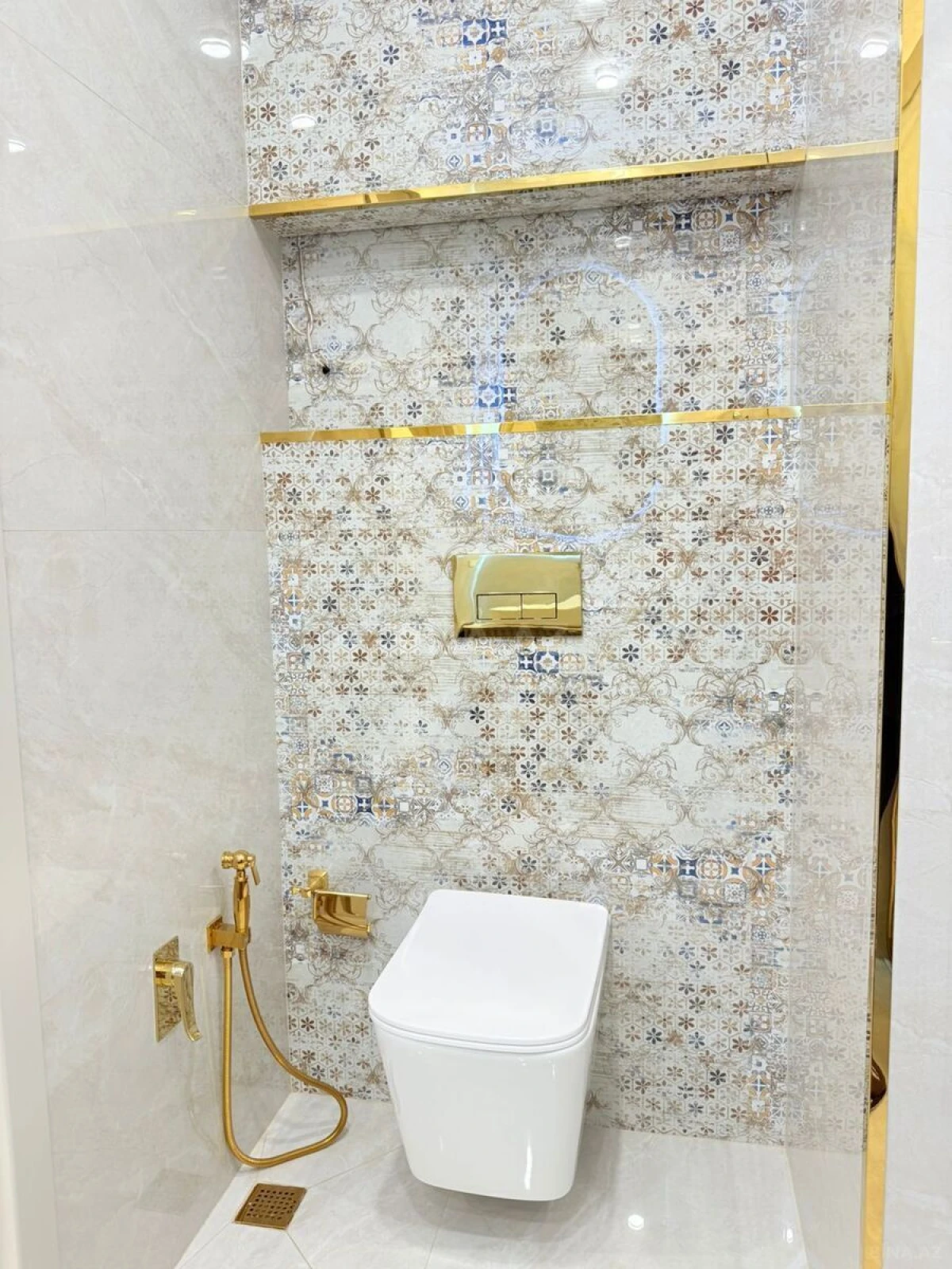 Satılır 4 otaqlı mənzil 165 m²