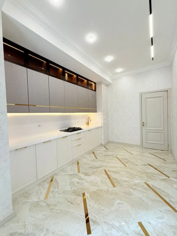 Satılır 4 otaqlı mənzil 165 m²
