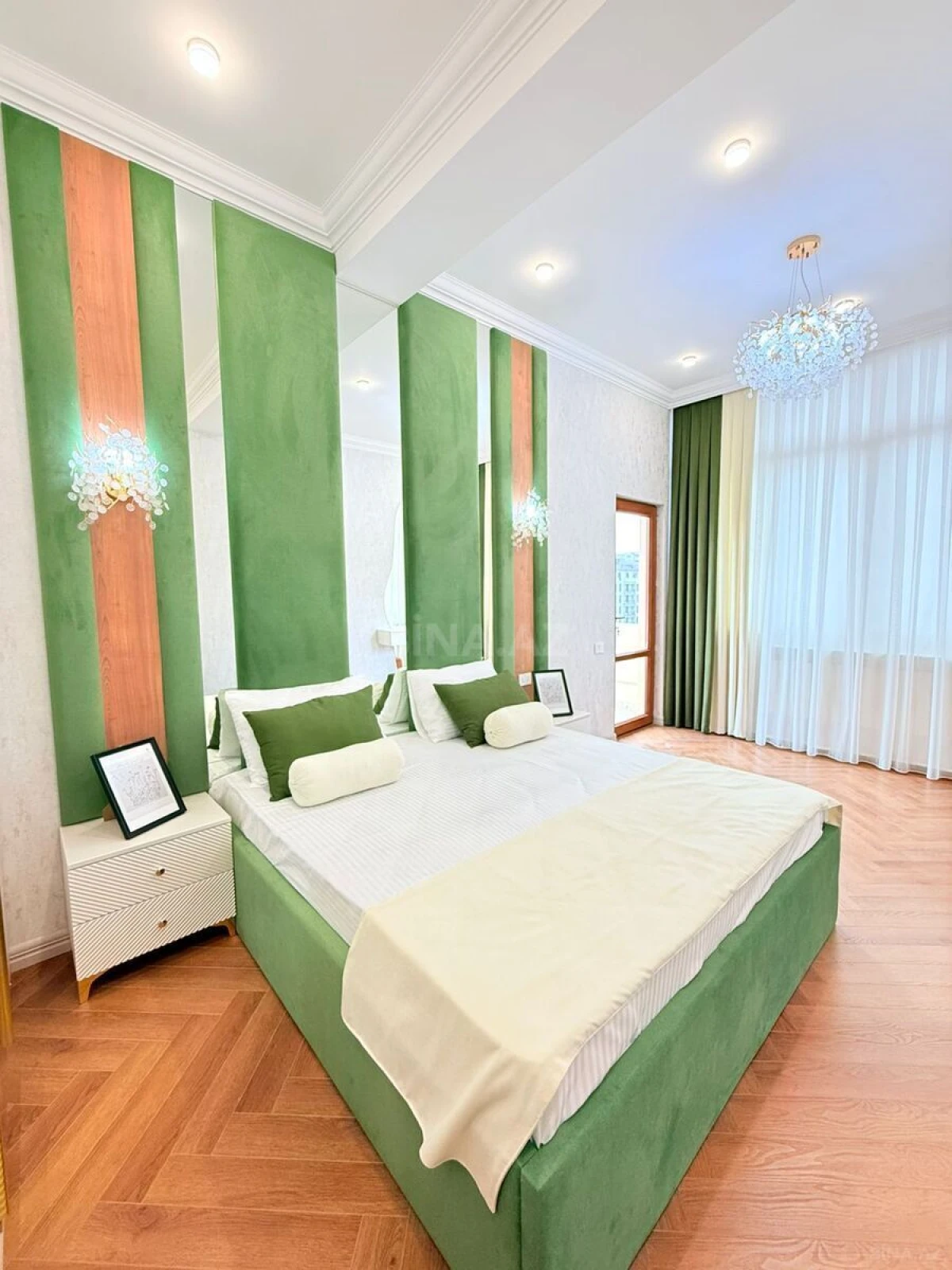 Satılır 4 otaqlı mənzil 165 m²