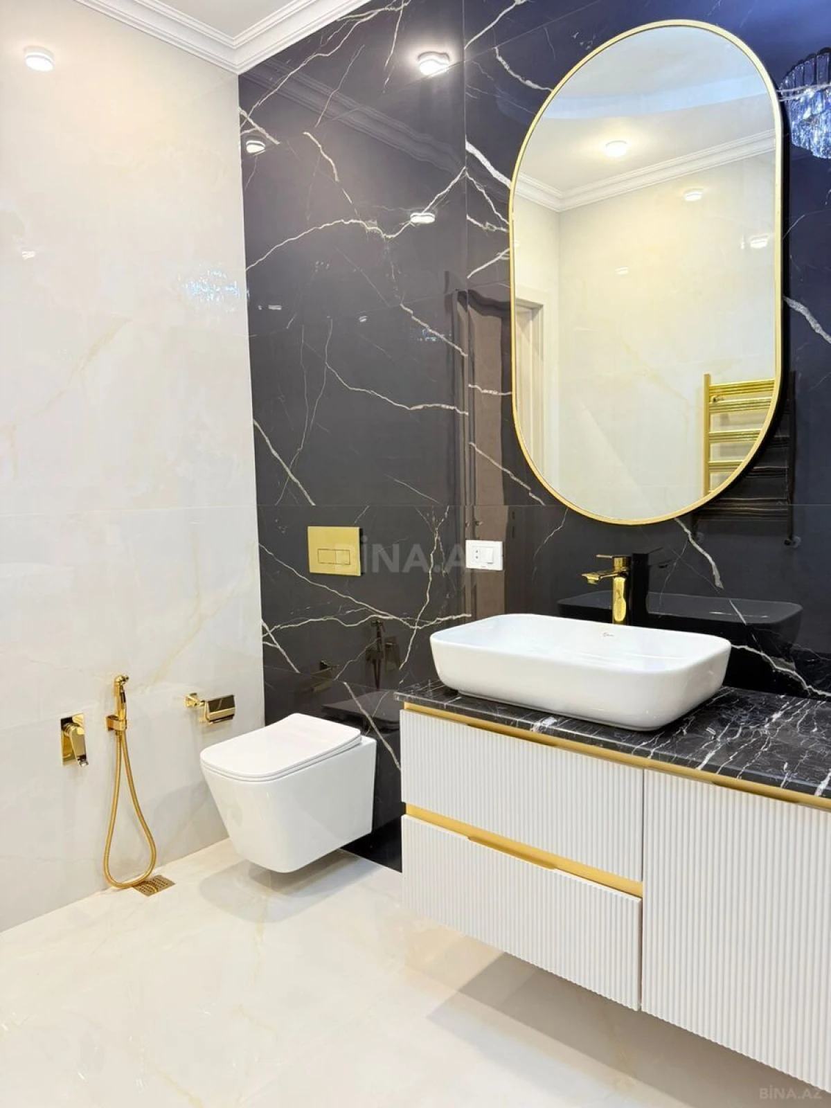 Satılır 4 otaqlı mənzil 165 m²