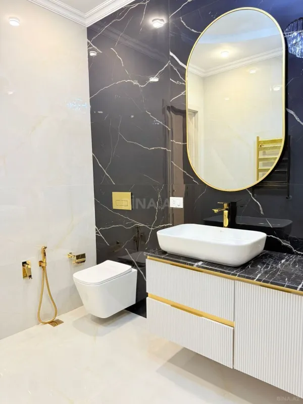 Satılır 4 otaqlı mənzil 165 m²