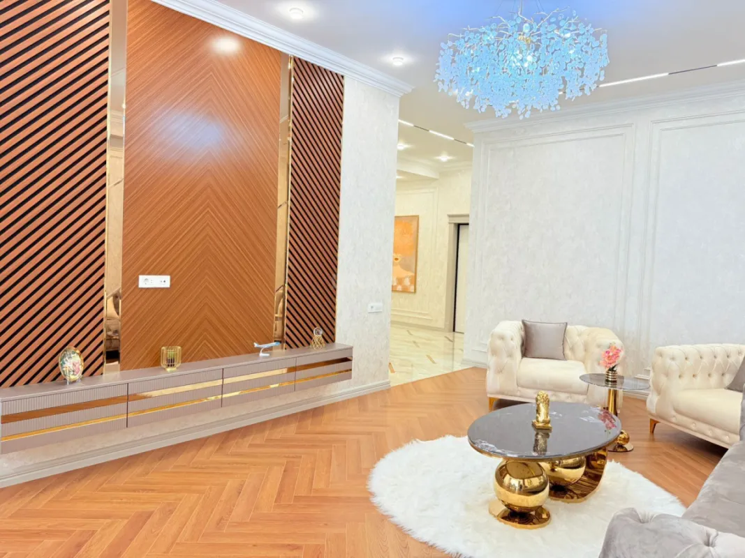 Satılır 4 otaqlı mənzil 165 m²