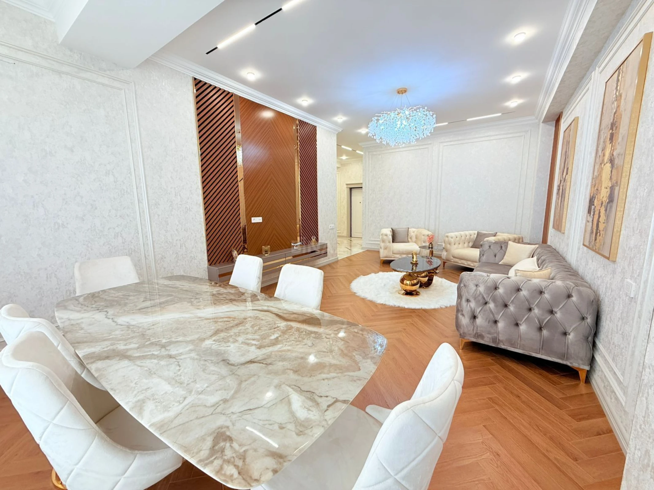 Satılır 4 otaqlı mənzil 165 m²