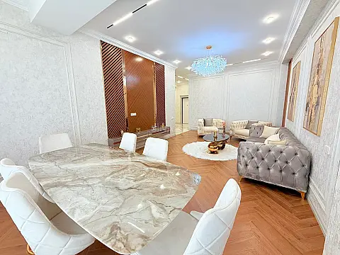 Satılır 4 otaqlı mənzil 165 m²