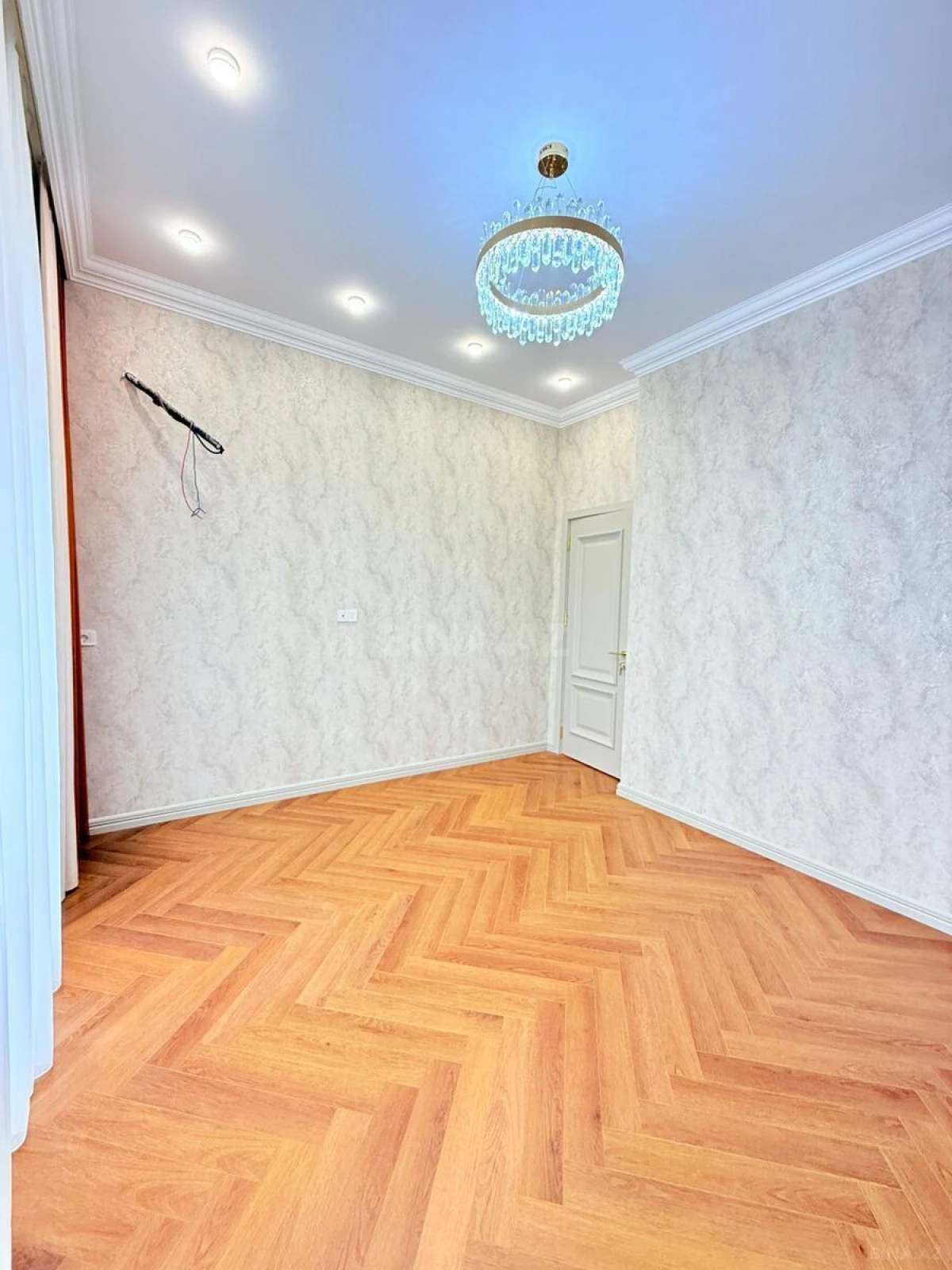 Satılır 4 otaqlı mənzil 165 m²
