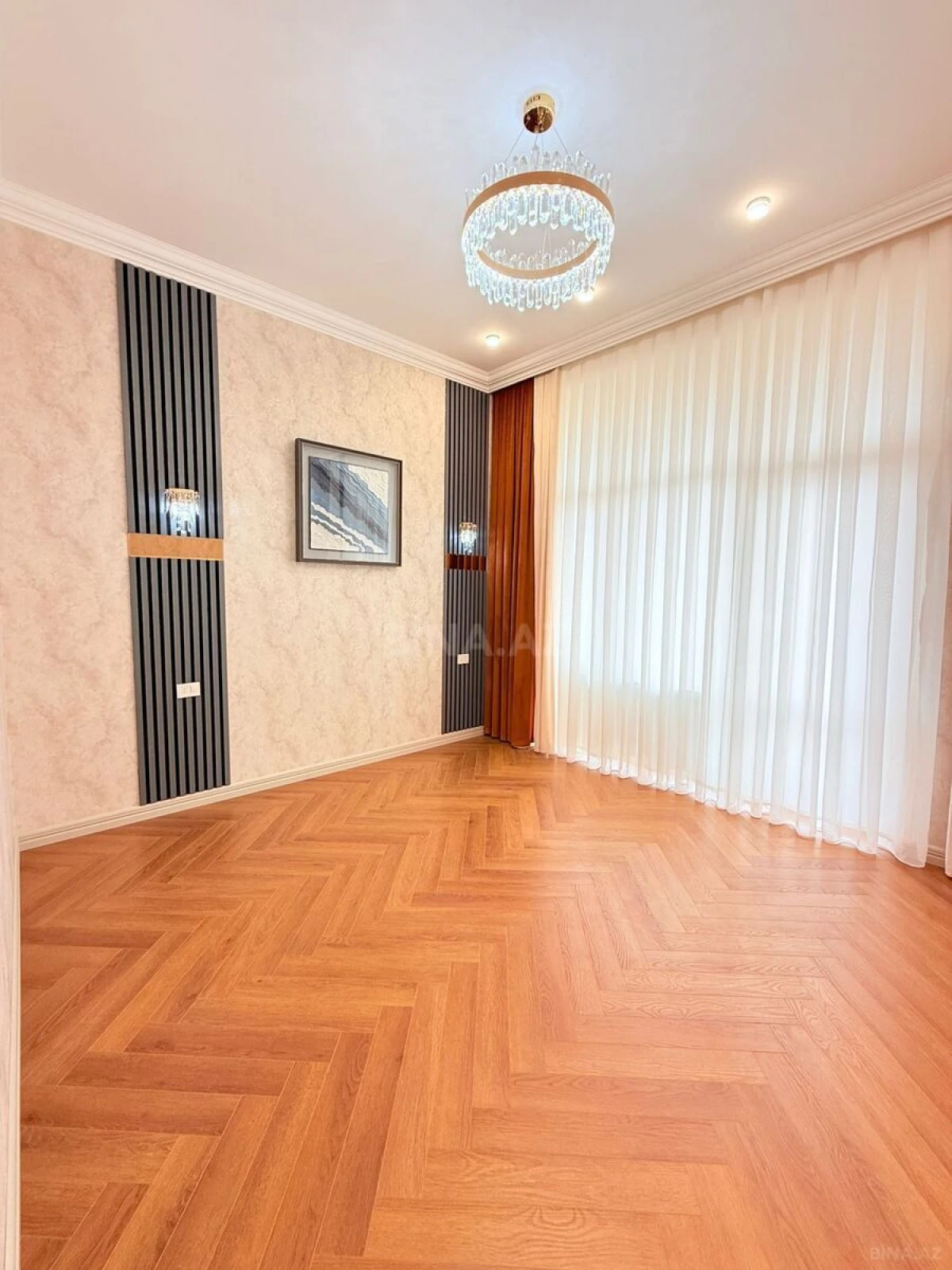 Satılır 4 otaqlı mənzil 165 m²