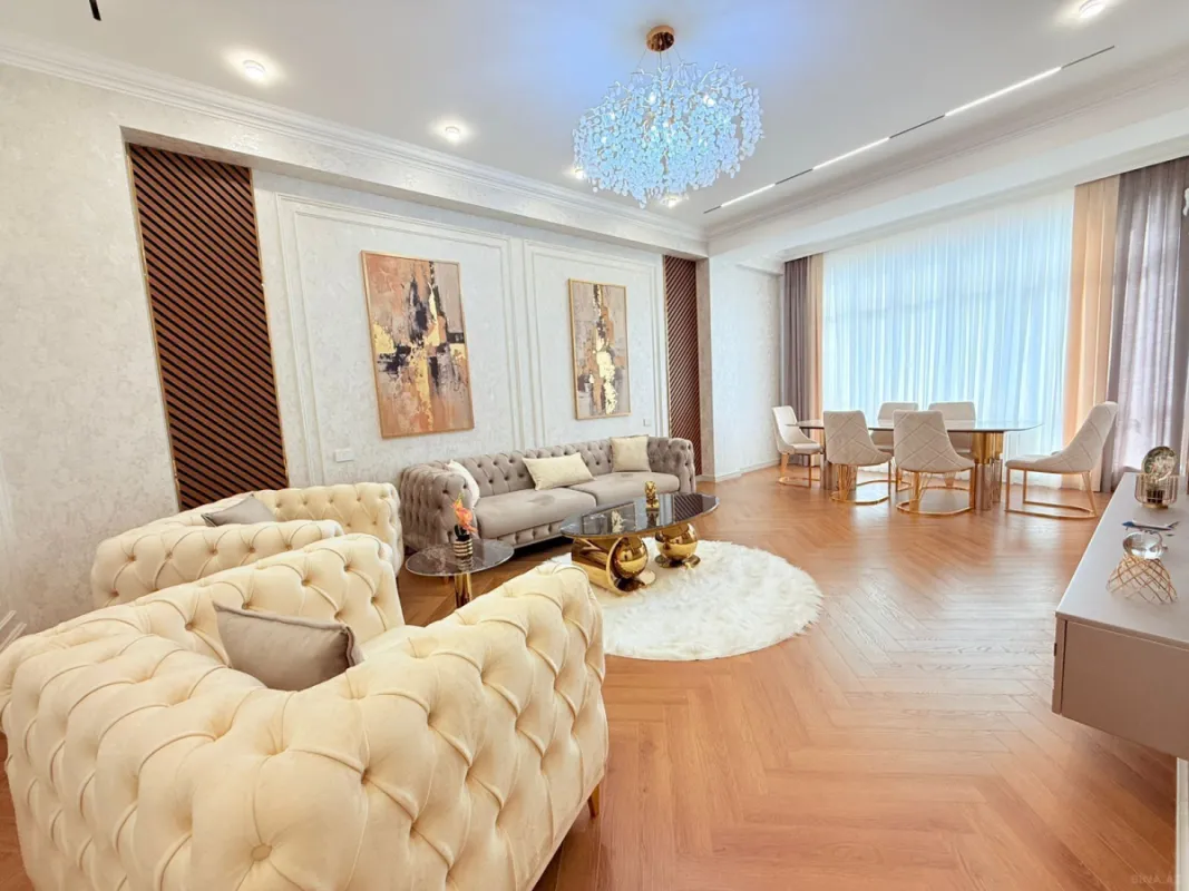 Satılır 4 otaqlı mənzil 165 m²