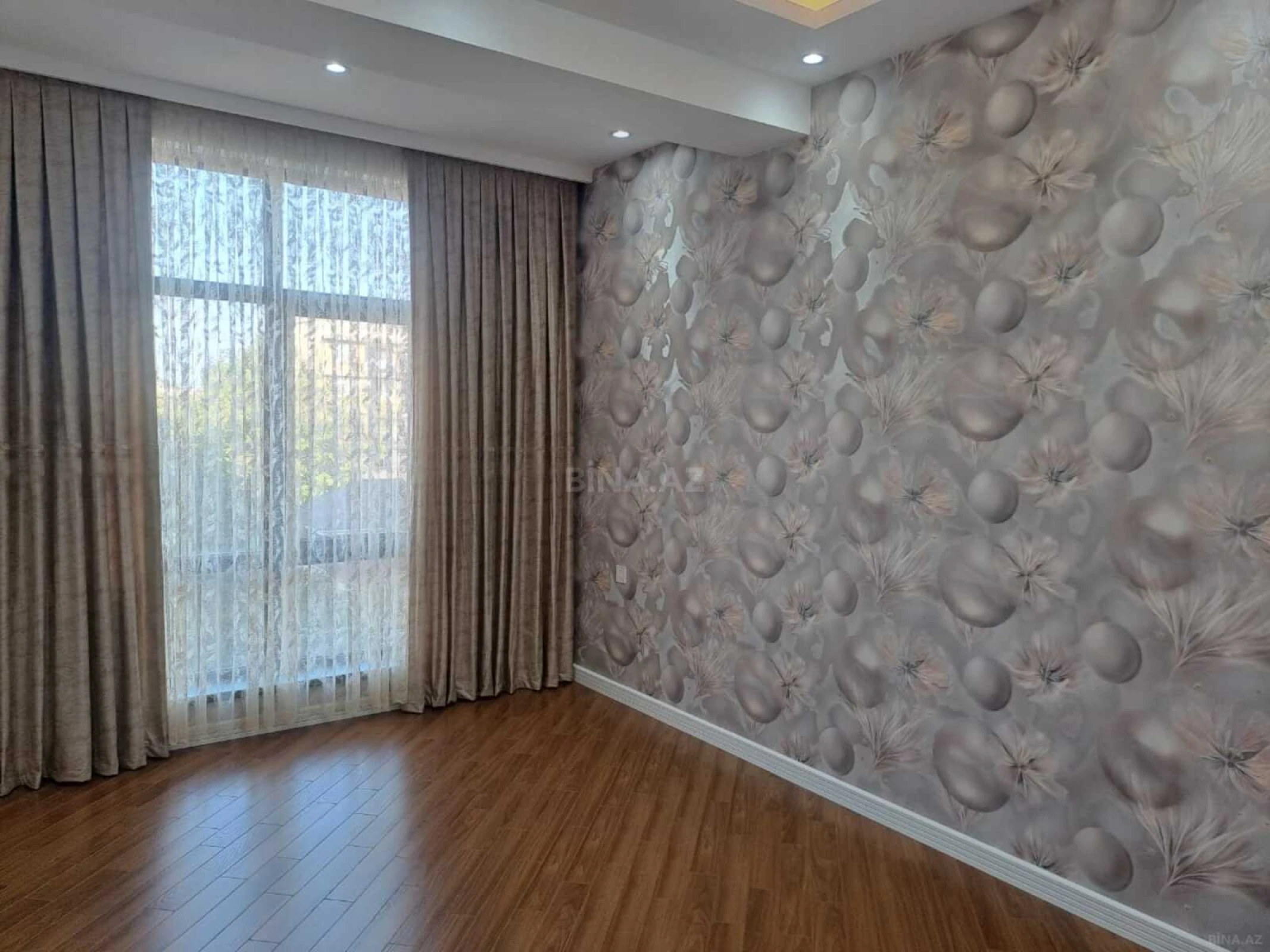 Satılır 2 otaqlı mənzil 90 m²