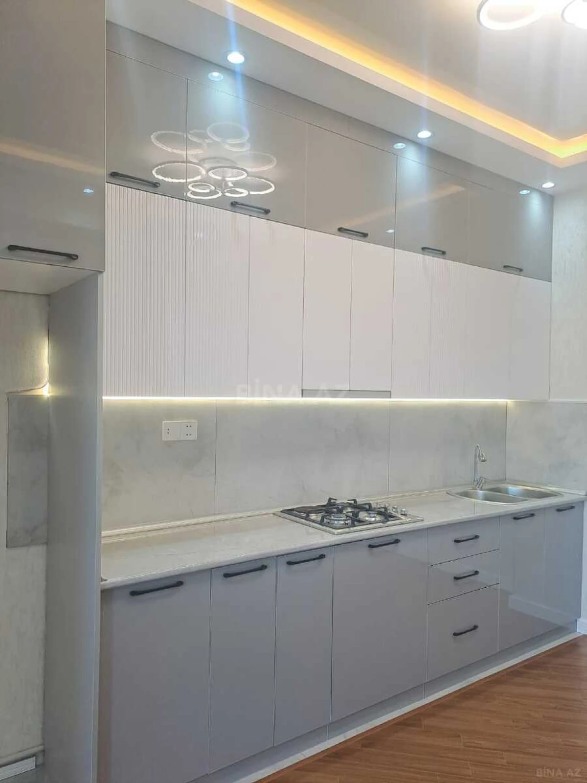 Satılır 2 otaqlı mənzil 90 m²