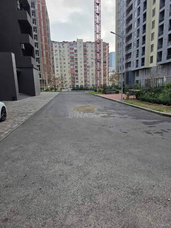 Satılır 5 otaqlı mənzil 204 m²