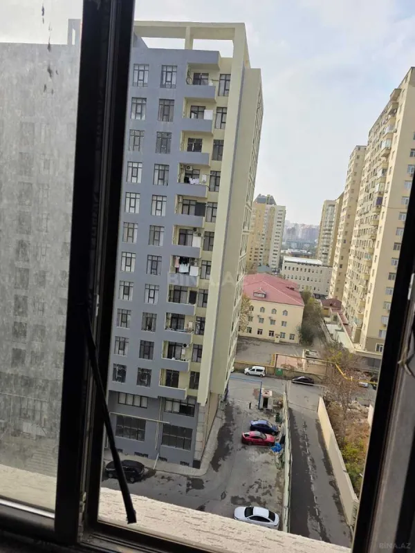 Satılır 5 otaqlı mənzil 204 m²