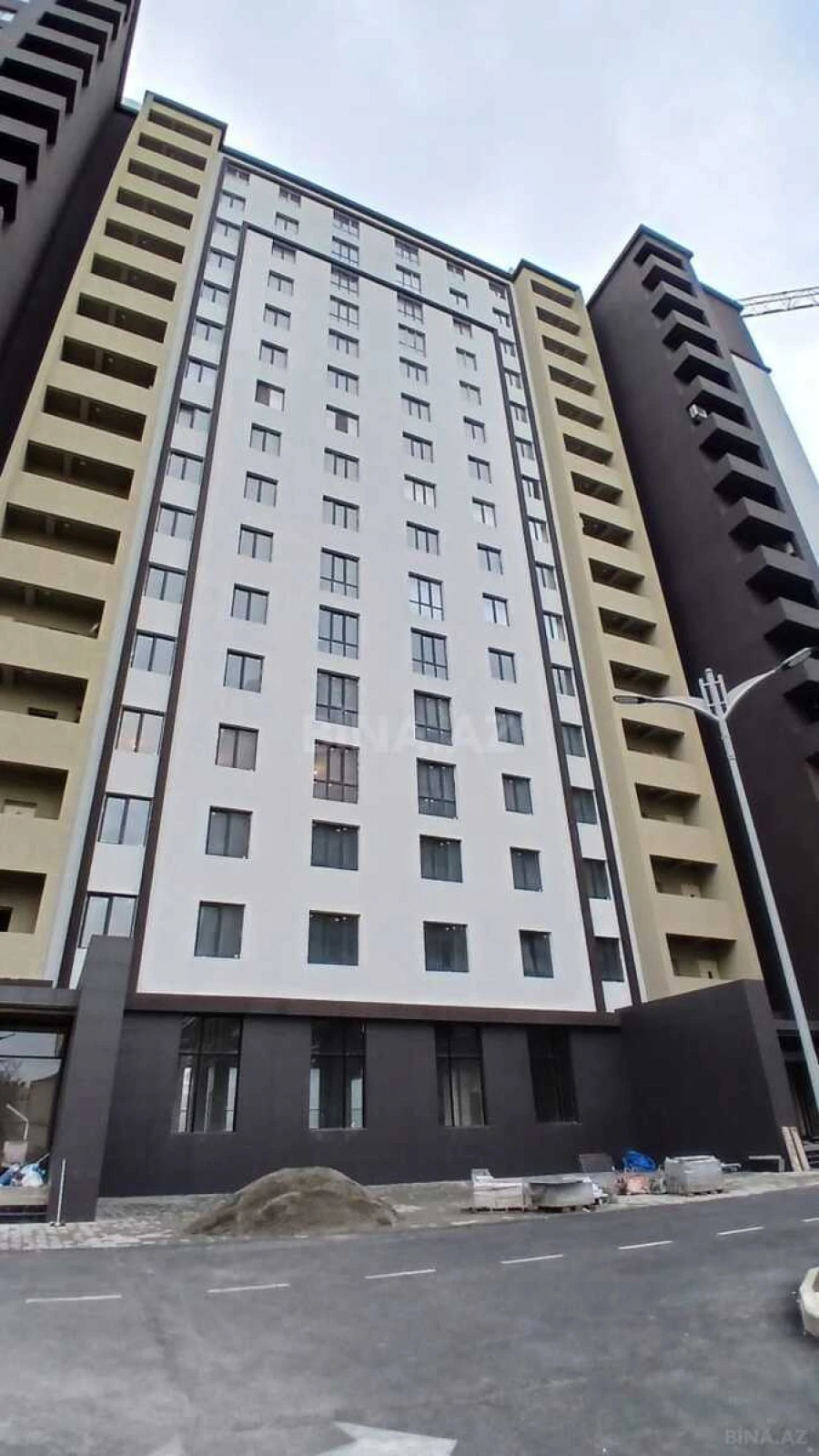 Satılır 5 otaqlı mənzil 204 m²