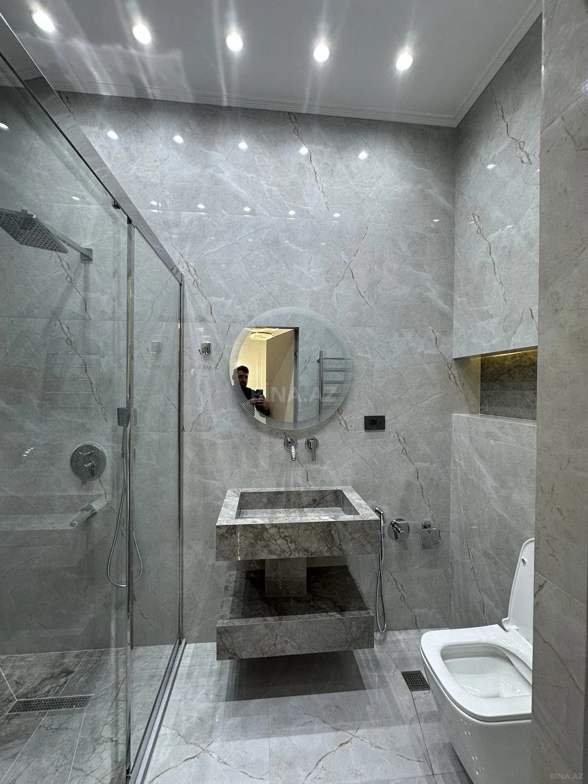 Satılır 3 otaqlı mənzil 121 m²