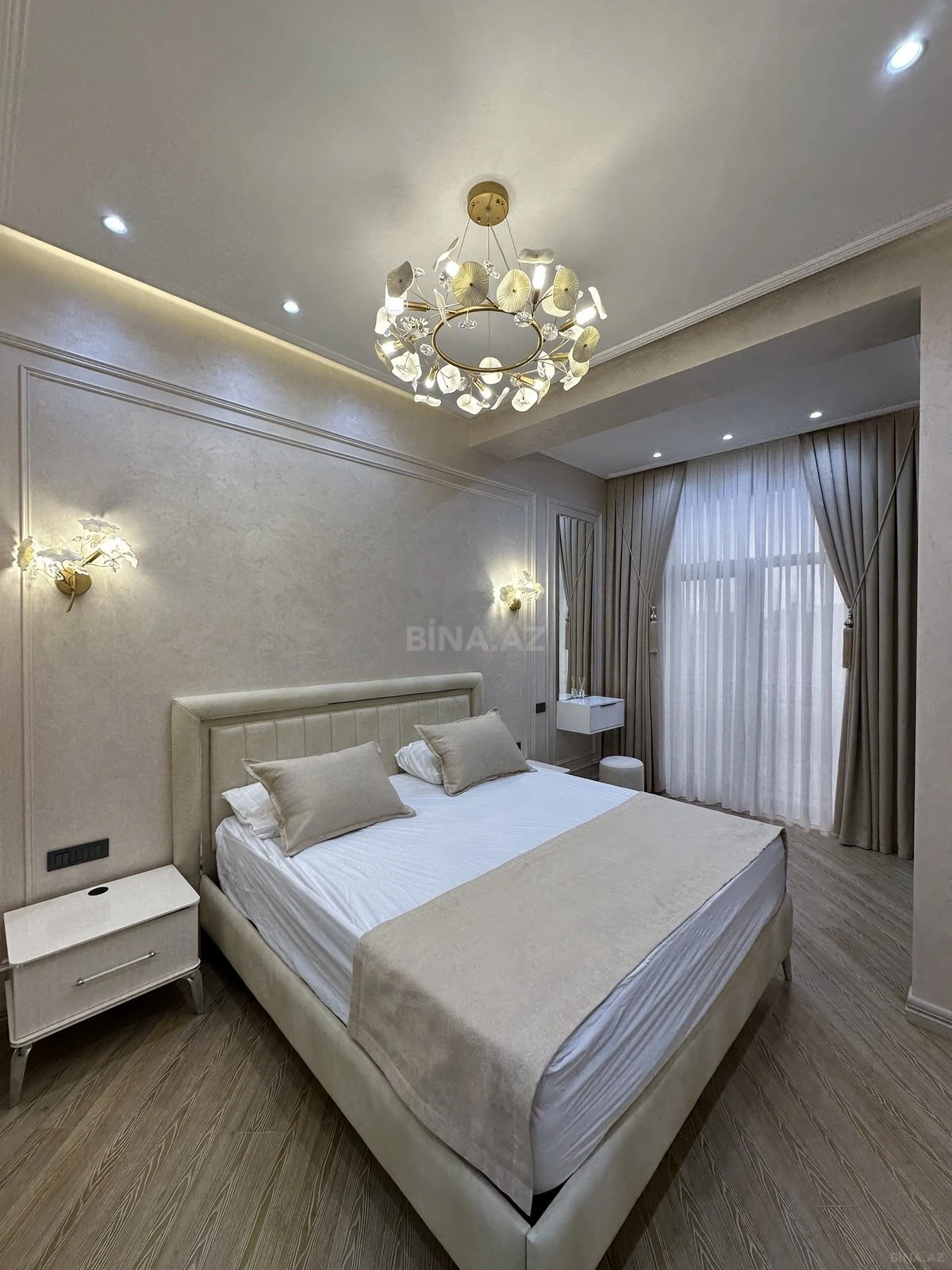 Satılır 3 otaqlı mənzil 121 m²