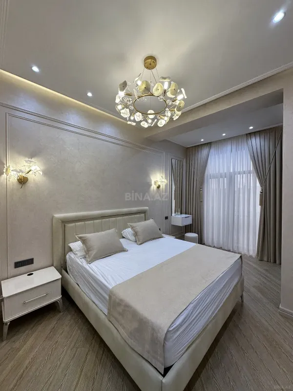 Satılır 3 otaqlı mənzil 121 m²