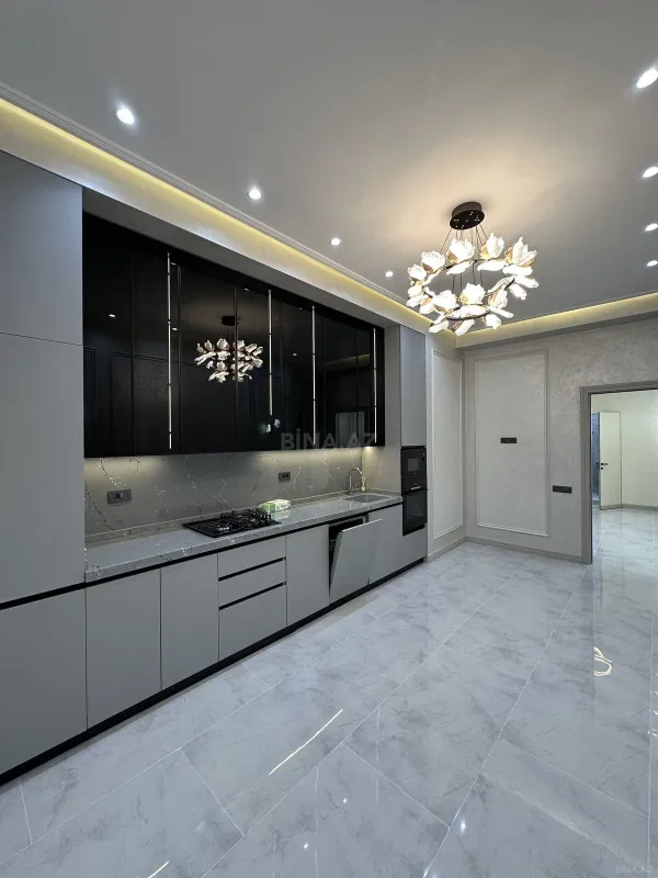 Satılır 3 otaqlı mənzil 121 m²